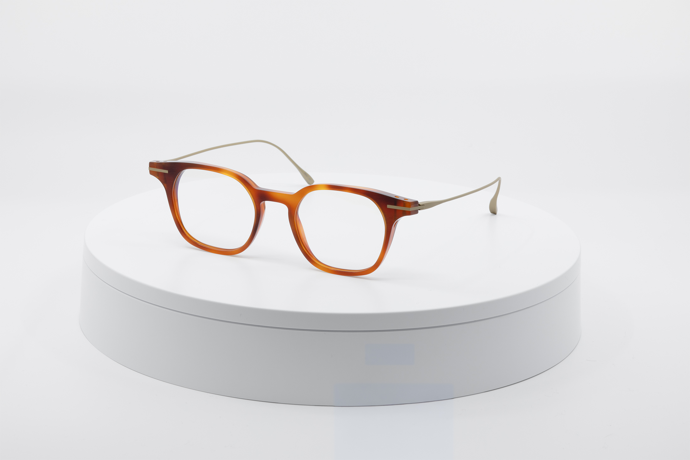 Apr·42 — Light Tortoise Gold angled